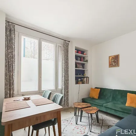 Charming T2 20eme Cultural & Vibrant Neighborhood Apartment