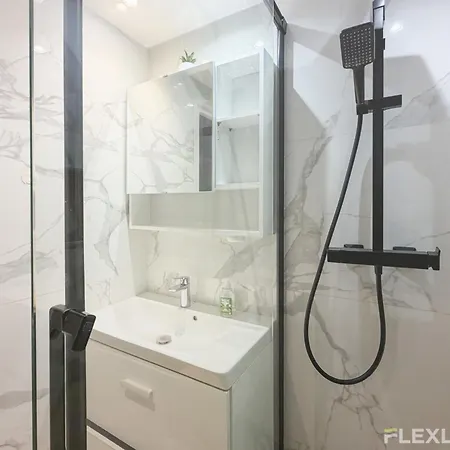 Charming T2 20eme Cultural & Vibrant Neighborhood Apartment Paris