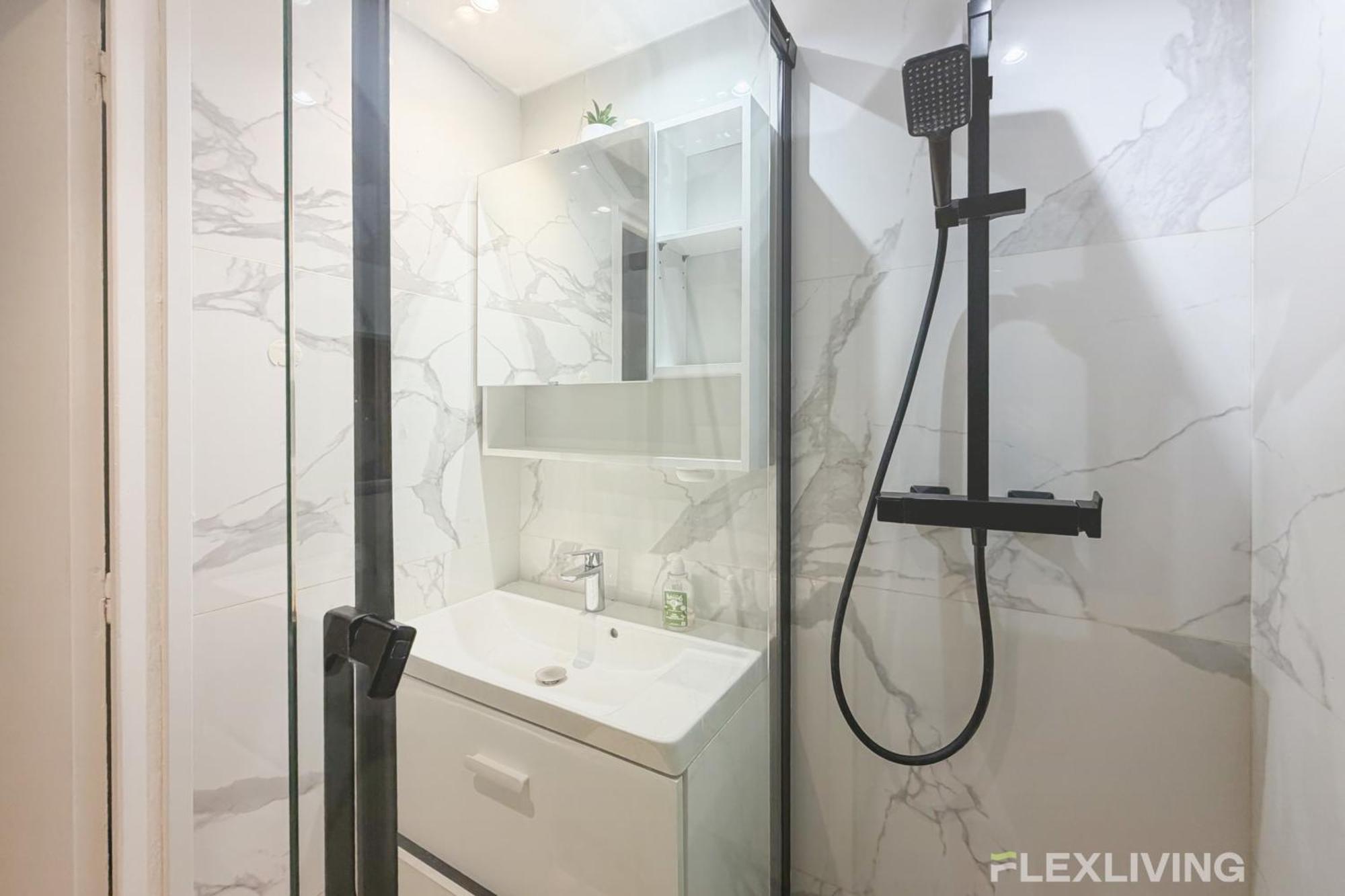 Charming T2 20eme Cultural & Vibrant Neighborhood Apartment Paris